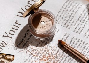 Kupujemy kosmetyki online – niezbędny poradnik dla każdej kobiety!