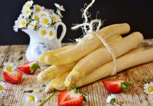 Szparagi – porady i przepisy