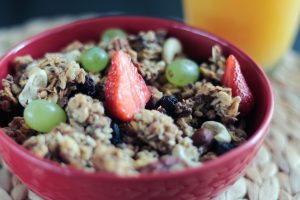 Tropikalna granola z czekoladą