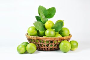 Korzyści zdrowotne picia soku z limonki